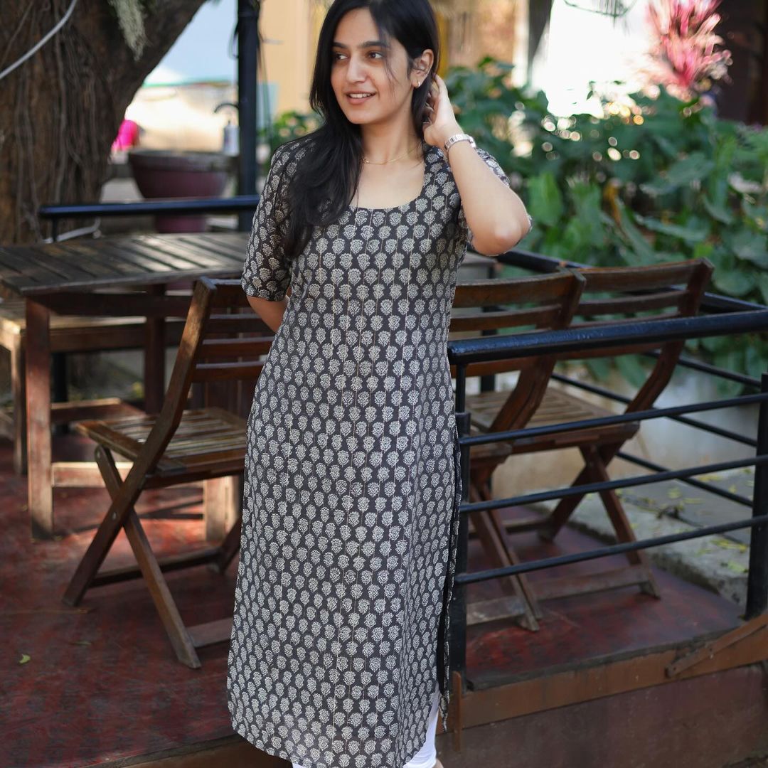 Black Top with Gold Stripes - Studio Thari